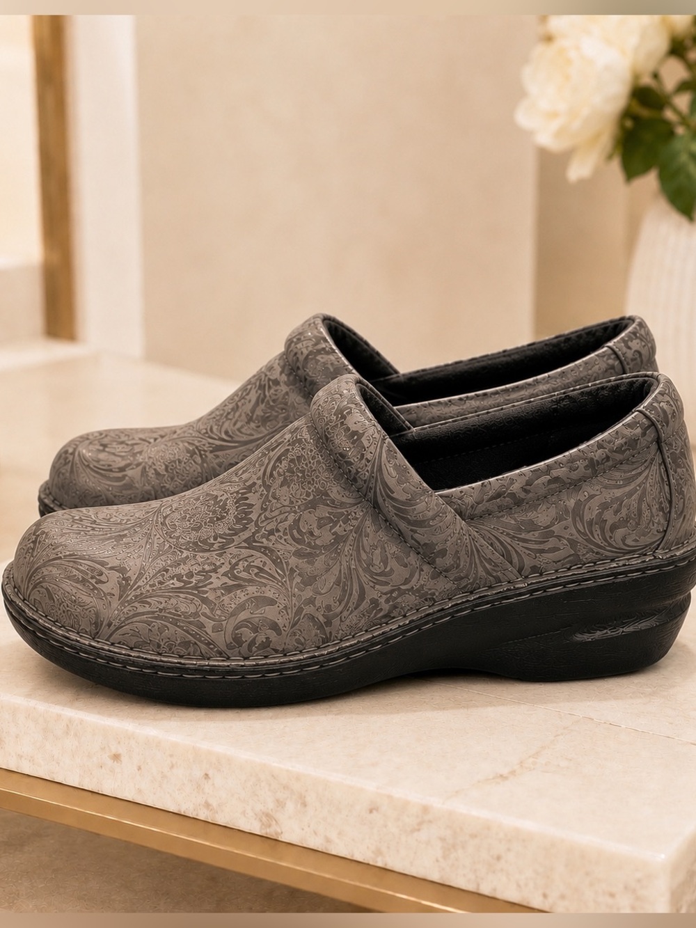 B.O.C Born Gray Leather Mules Clogs Sz 9 Embellished Paisley Design | New!